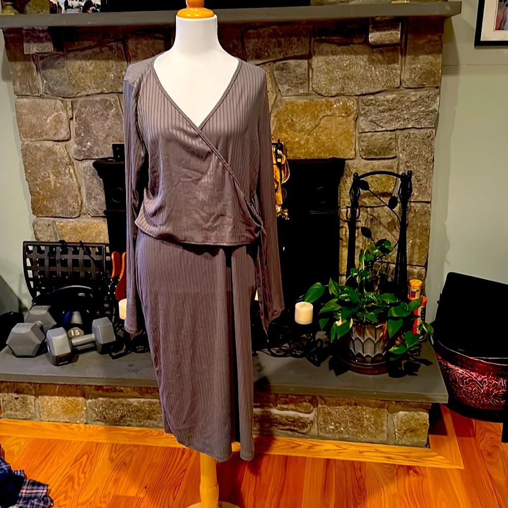 Pinklily long sleeve simple grey dress. Brand new without tags!!